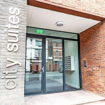 Luxury 1 Bed Apartment In City Centre With Parking Chester Esterno foto