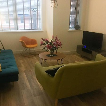 Luxury 1 Bed Apartment In City Centre With Parking Chester Esterno foto