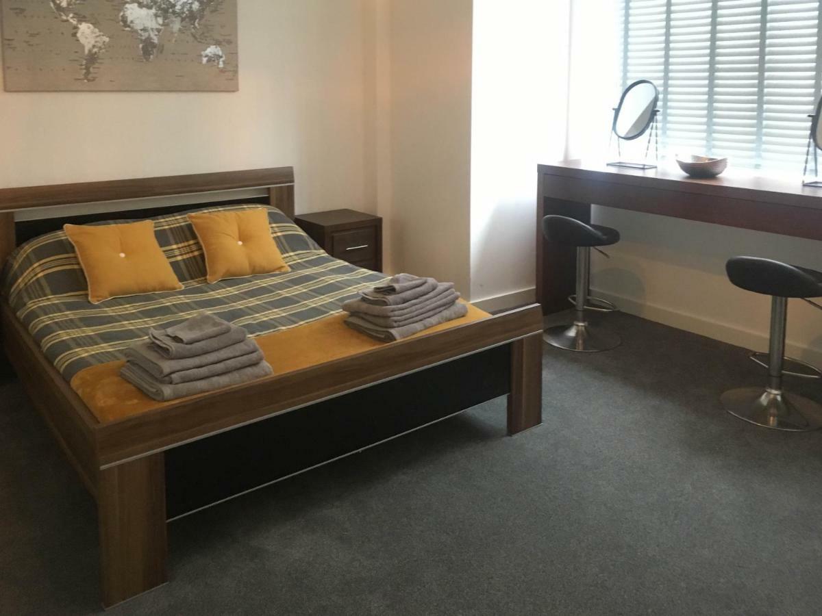 Luxury 1 Bed Apartment In City Centre With Parking Chester Esterno foto