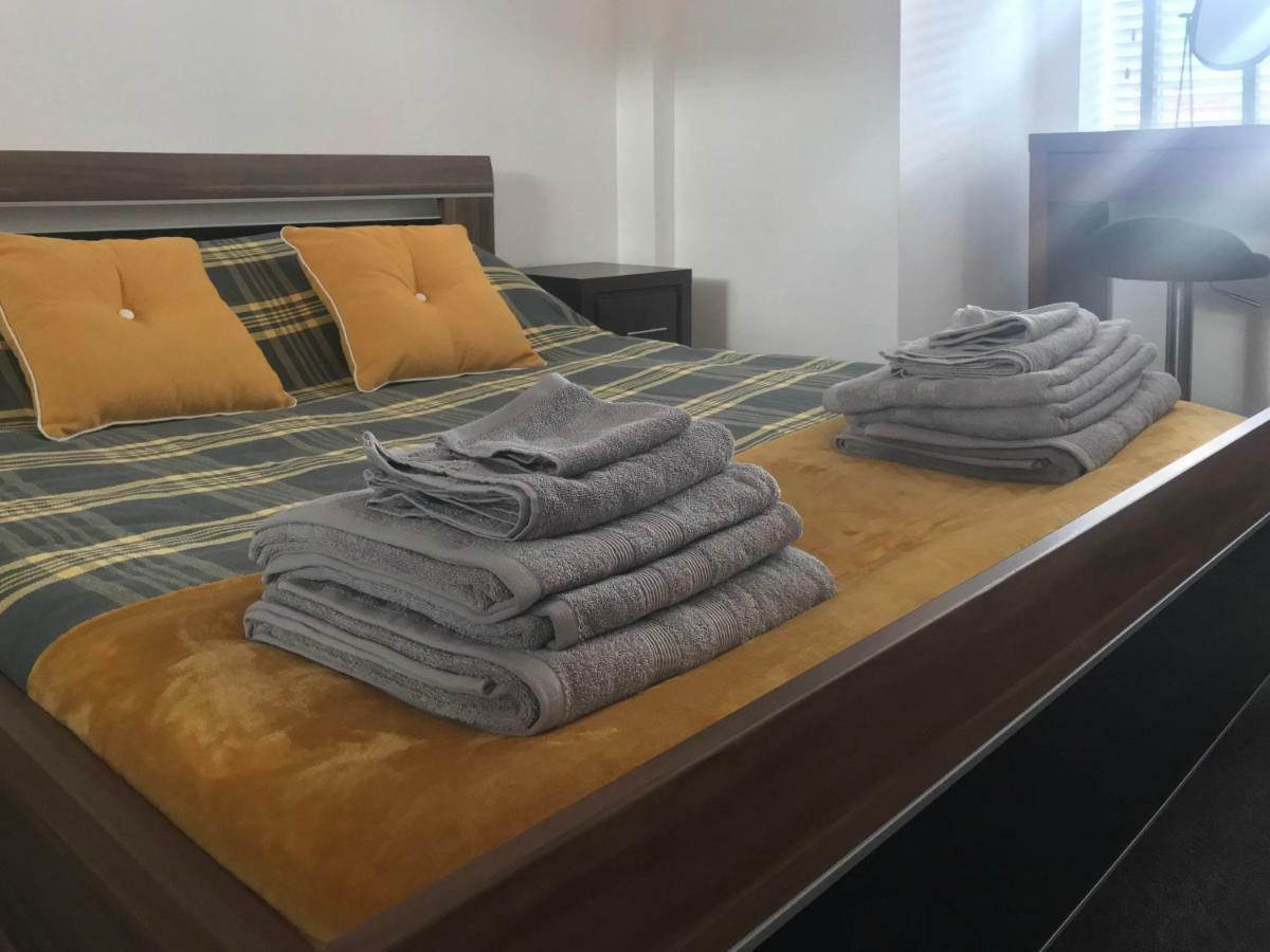 Luxury 1 Bed Apartment In City Centre With Parking Chester Esterno foto
