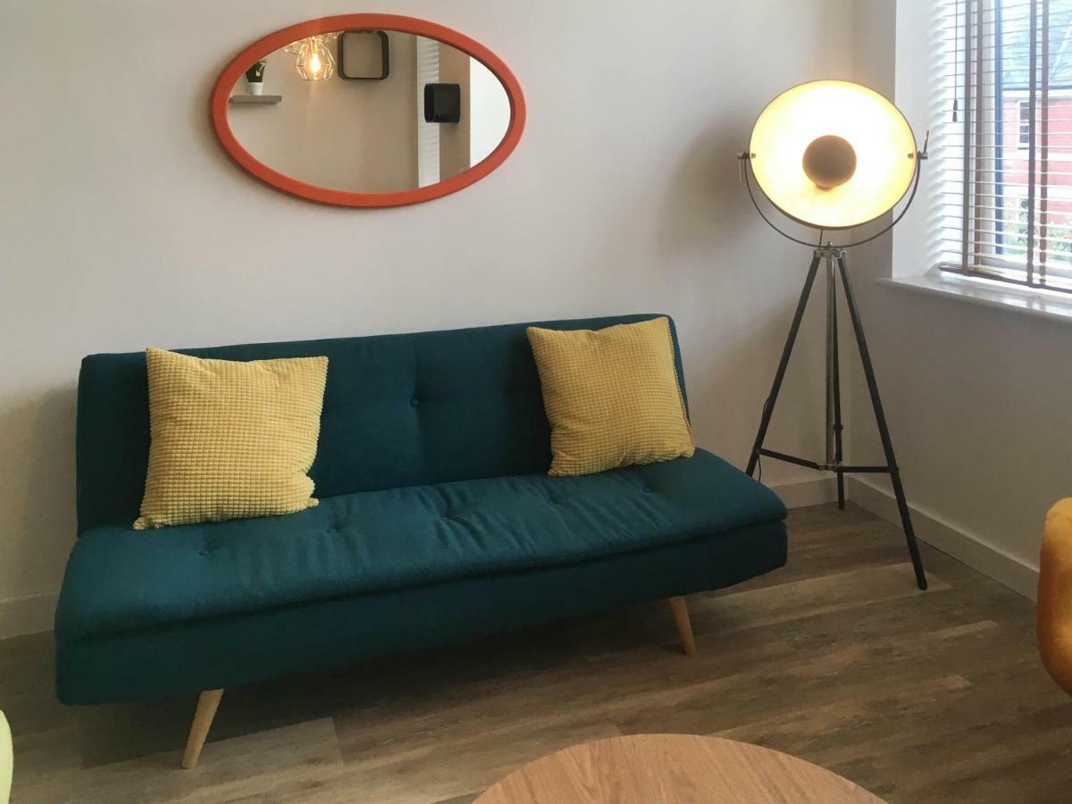 Luxury 1 Bed Apartment In City Centre With Parking Chester Esterno foto