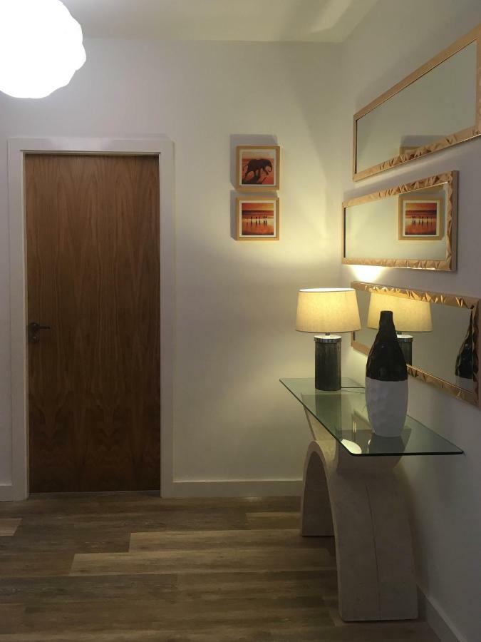 Luxury 1 Bed Apartment In City Centre With Parking Chester Esterno foto