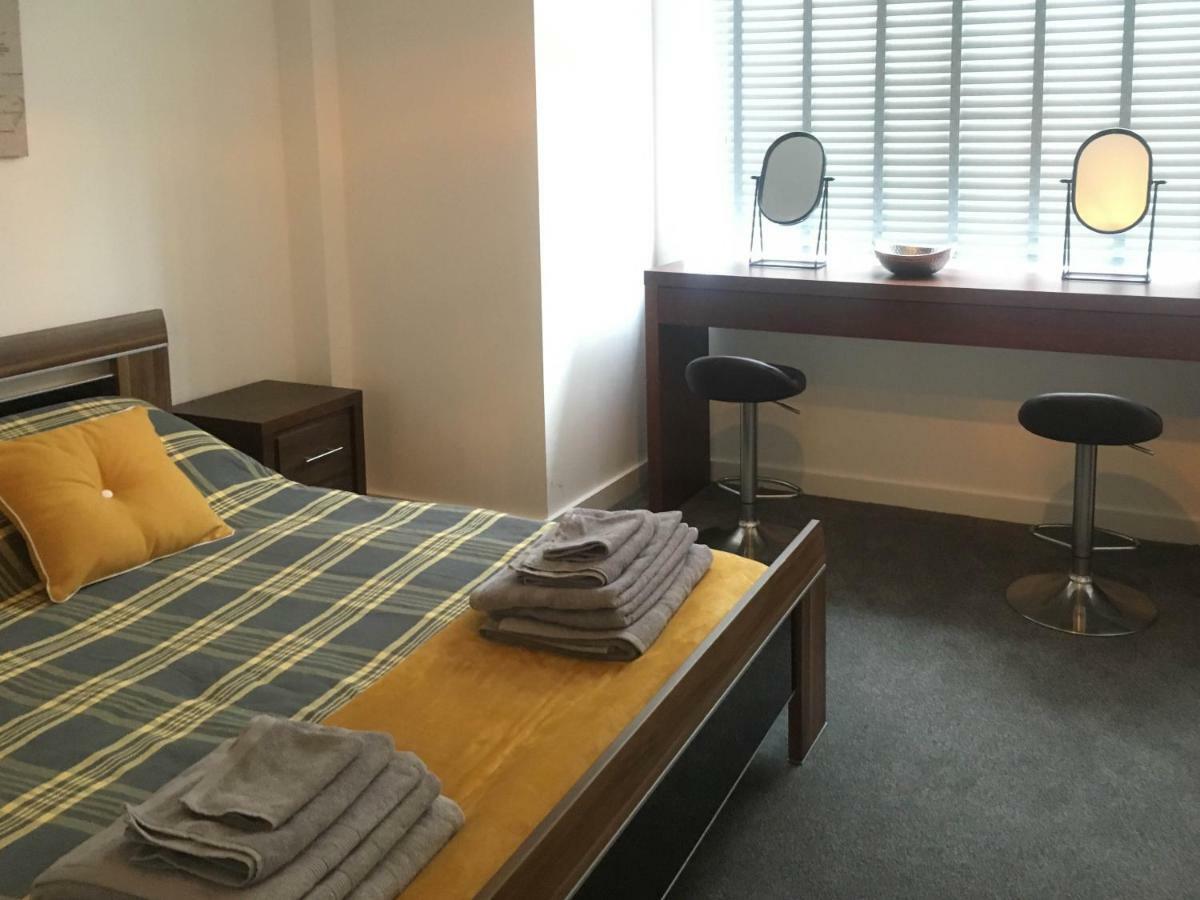 Luxury 1 Bed Apartment In City Centre With Parking Chester Esterno foto