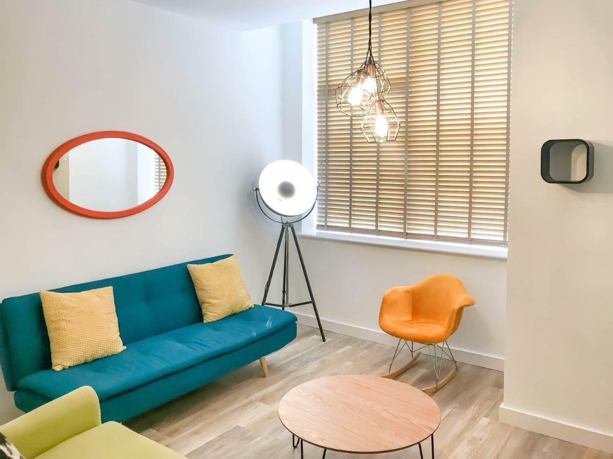 Luxury 1 Bed Apartment In City Centre With Parking Chester Esterno foto