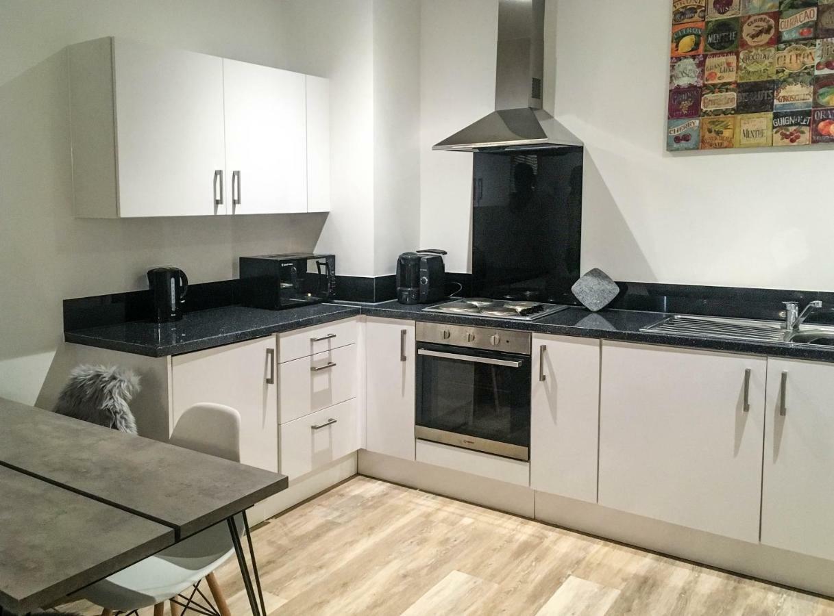 Luxury 1 Bed Apartment In City Centre With Parking Chester Esterno foto
