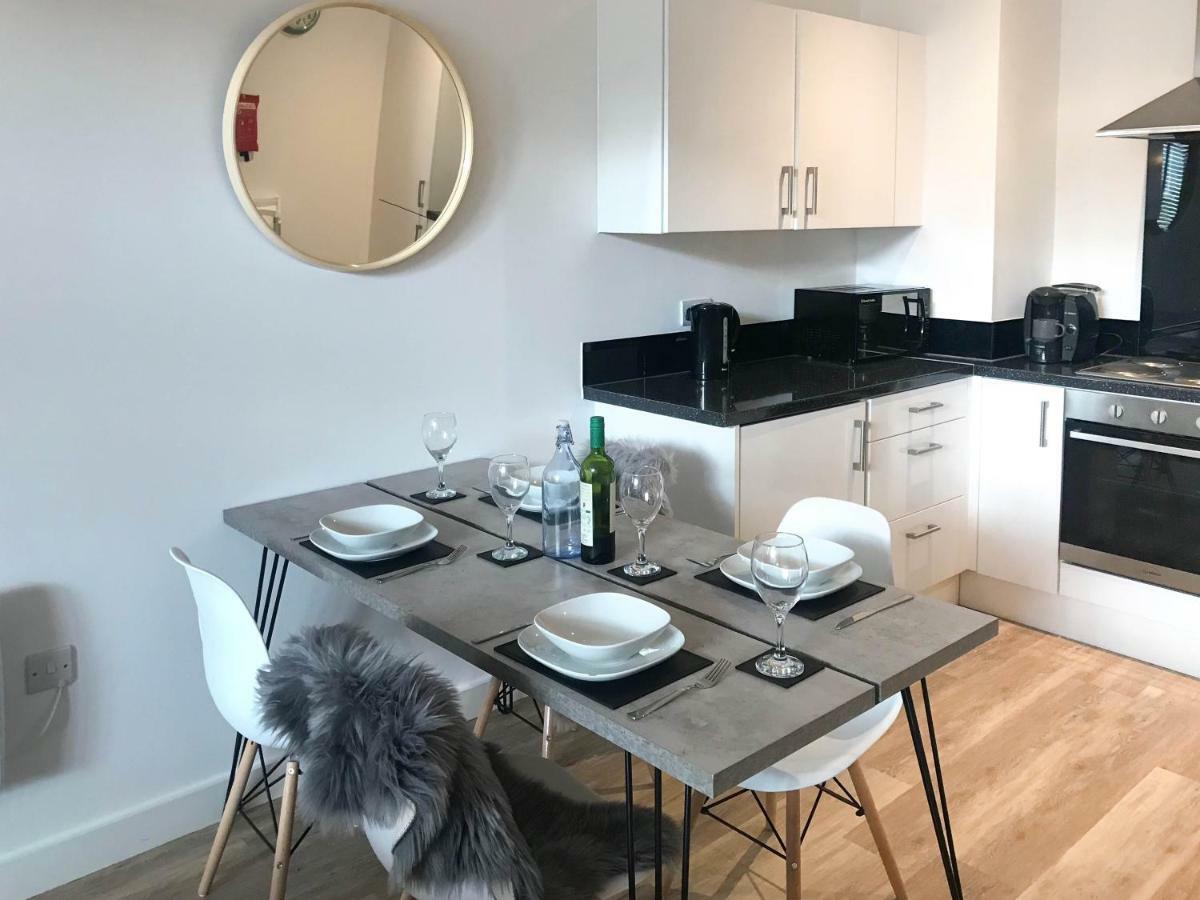 Luxury 1 Bed Apartment In City Centre With Parking Chester Esterno foto