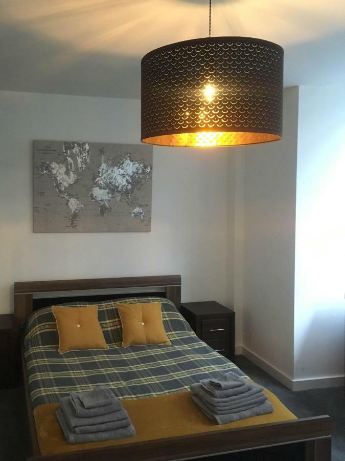 Luxury 1 Bed Apartment In City Centre With Parking Chester Esterno foto