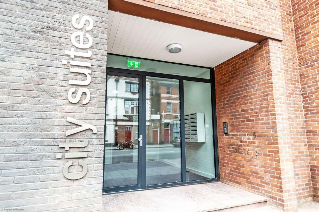 Luxury 1 Bed Apartment In City Centre With Parking Chester Esterno foto