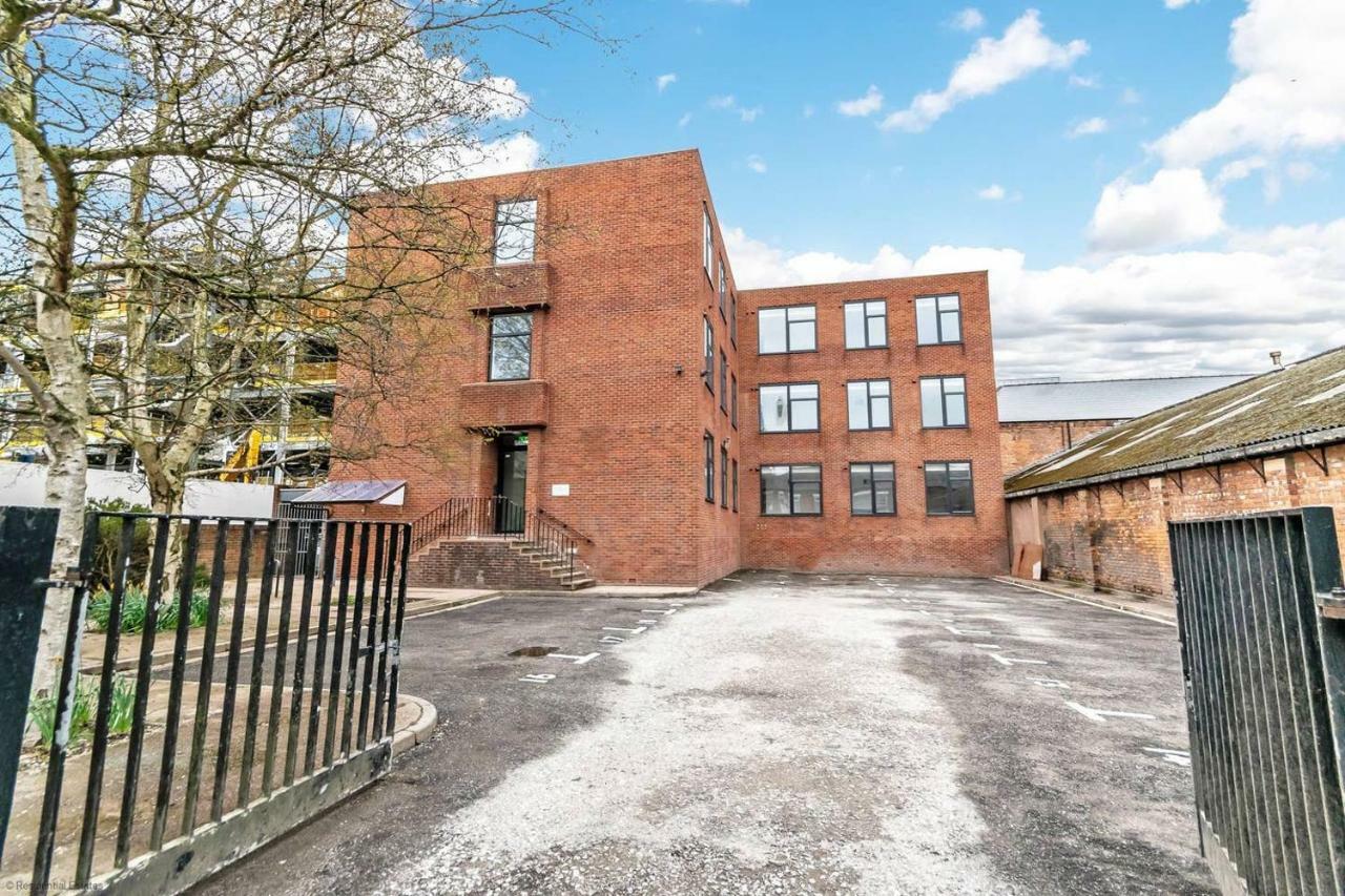 Luxury 1 Bed Apartment In City Centre With Parking Chester Esterno foto